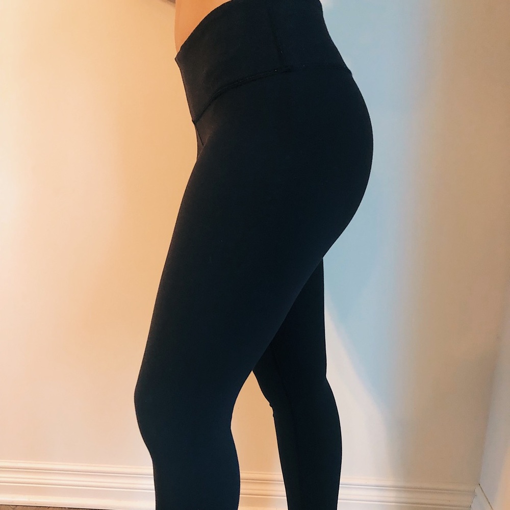 black lululemon wunder under pant! (reversible)